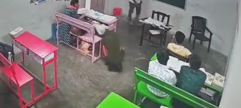 Screenshot_2025-12-14-01-06-37-452_com.whatsapp-edit